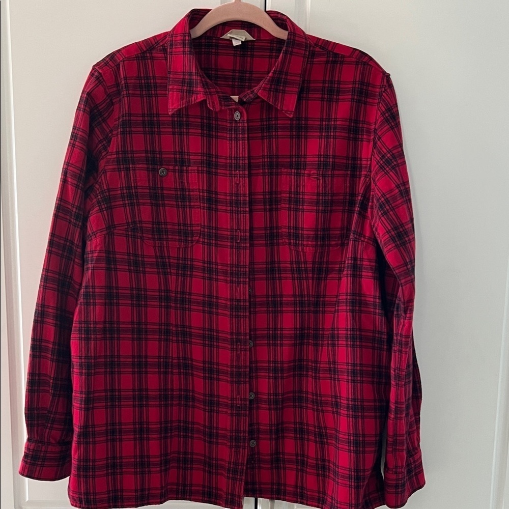 Women’s Duluth, red and black button-down flannel